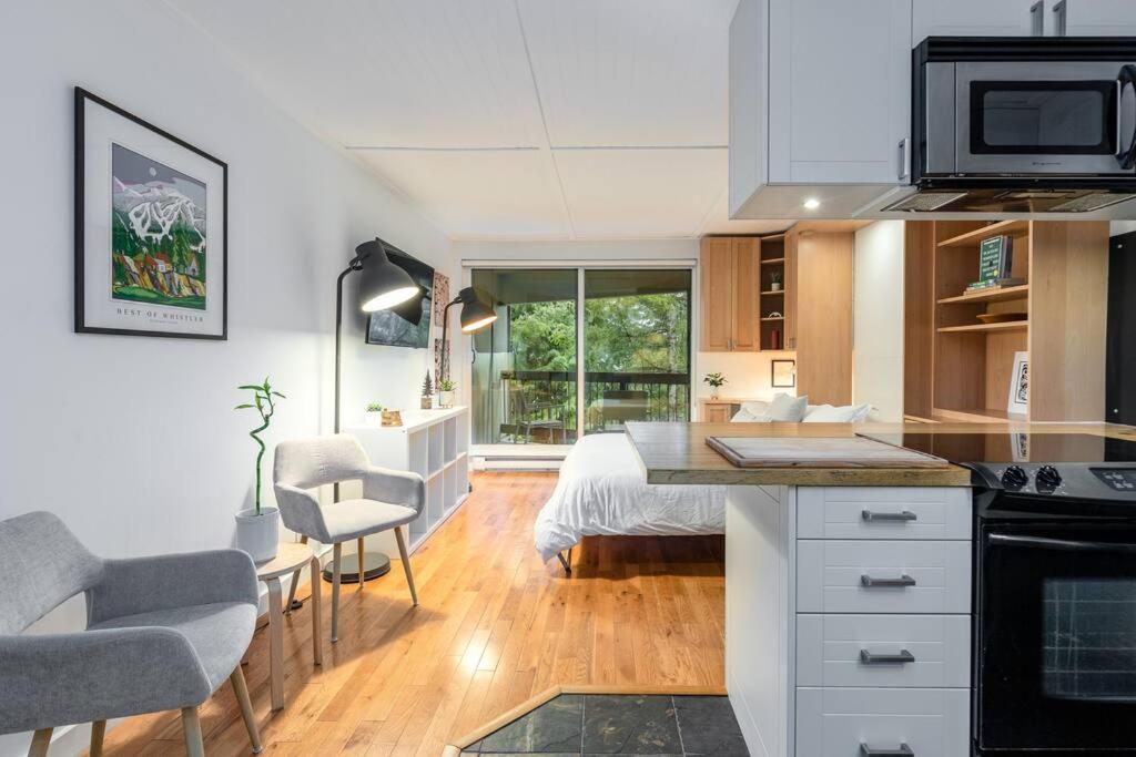Casa Creekside - Walk To Gondola, Shops, Lakes! Whistler Bagian luar foto