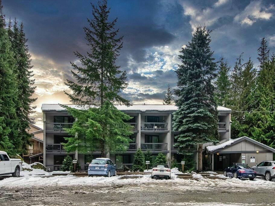 Casa Creekside - Walk To Gondola, Shops, Lakes! Whistler Bagian luar foto