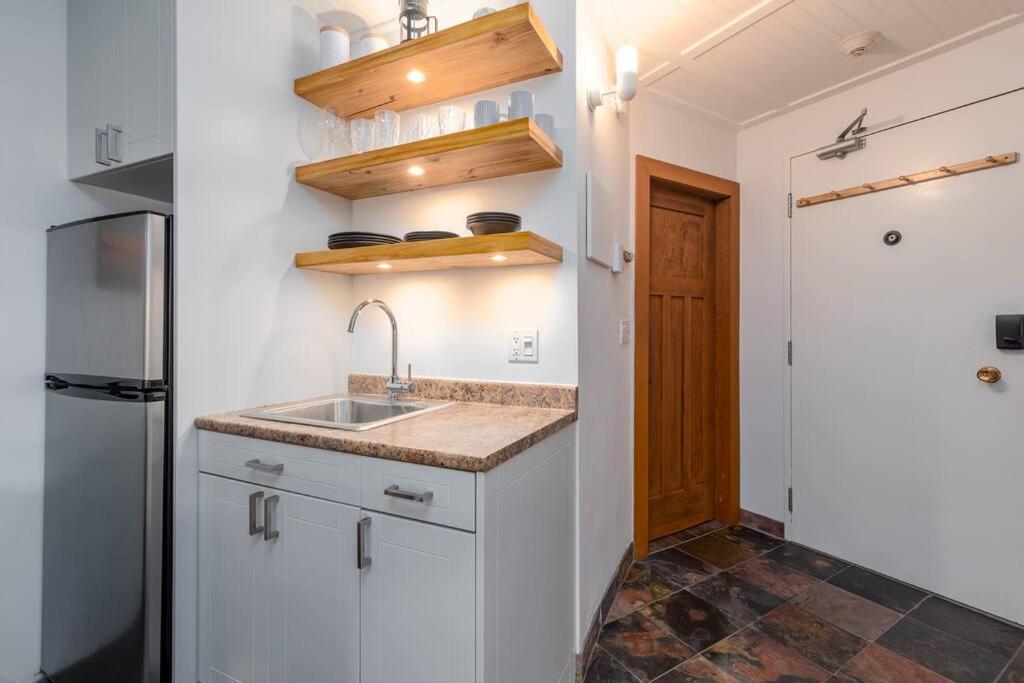 Casa Creekside - Walk To Gondola, Shops, Lakes! Whistler Bagian luar foto